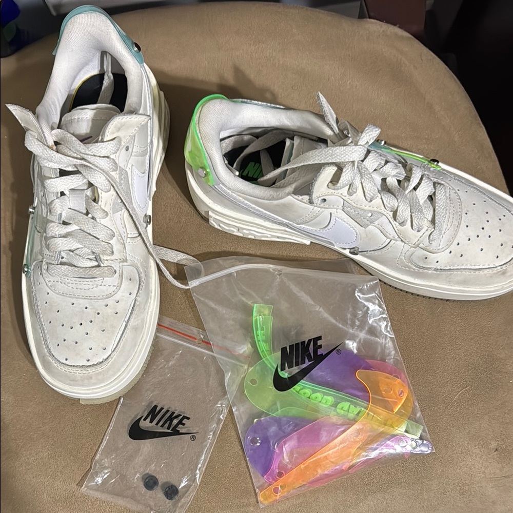 Nike White Air Force 1 Fontaka with interchangeable colored clips